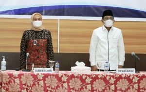 Pimpin Rapat di Tanjabbar, Pj.Gubernur: Jangan Hanya Imbauan, Berikan Keteladanan Penerapan Prokes