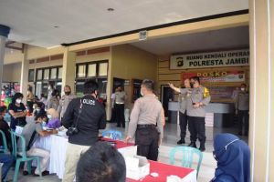 Polda Jambi Gelar Vaksinisasi Lansia