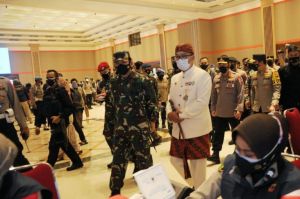 Vaksinasi Massal TNI – Polri Targetkan 10.000 Orang Pemda Prov Jabar Dukung Percepatan