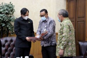 Terima Kunjungan Panitia KKN Kebangsaan 2021, Ketua DPRD Edi Purwanto Minta Peserta Jaga Prokes