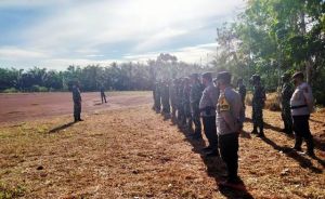 Kapten Suhadi Pimpin Apel Pagi Cek Anggota  Sebelum Lanjutkan Program TMMD 