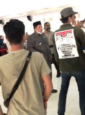 Sedang Rapat di Ruang Paripurna, Mahasiswa Geruduk 