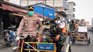 Foto Kapolres Tanjabbar Naik Becak Kampanyekan Prokes Juarai Lomba Fotografi