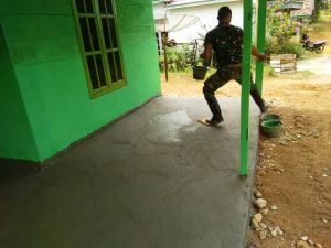 Plasteran Teras Rumah Milik Supriyanto Penerima RTLH Selesai, Begini Penampakannya