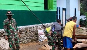 Rumah Herman Sudah Terlihat Rapi, Satgas Bersihkan Area Pekarangan