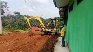 Cegah Genangan Air Saat Hujan, Satgas TMMD Ratakan Halaman PAUD, Kades Hidayat: Terimakasih 