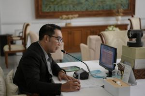 Ridwan Kamil Tinjau Vaksinasi Massal di Itenas Bandung Penyuntikan vaksin COVID-19 terus ditingkatka