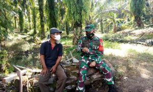 Meninjau Lokasi TMMD, Dansatgas  Ajak Warga Berbincang Santai