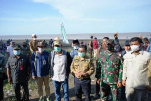 Kunker ke Sadu, Danrem 042 Gapu Dampingi Gubernur Jambi Dialog dengan Petani Pinang