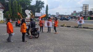 Kasus Covid -19 Masih Tinggi, PMM Universitas Jambi Gelar Aksi Bagi – Bagi Masker