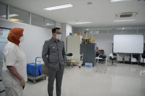 Ridwan Kamil Tinjau Pelaksanaan Vaksinasi COVID-19 Lintas Agama