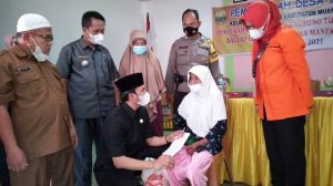 Ketua DPRD Edi Purwanto Pantau Penyaluran BST Rp600 Ribu, Warga: Terimakasih Pak Presiden