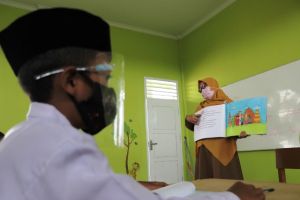 Basyir, Kepala Sekolah di Kota Jambi yang Peduli Anak-Anak Berkebutuhan Khusus