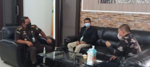 Subhi Menyerahkan Diri ke Kejari Jambi