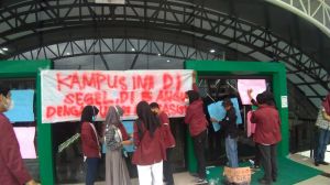 Mahasiswa Muhammadiyah Jambi Gelar Aksi Di Depan Kampus Minta Turunkan Rektor