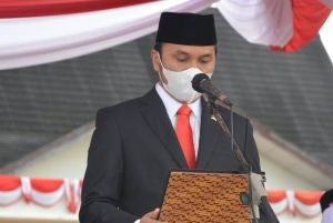 Jadi Petugas Upacara HUT RI ke-76, Ketua DPRD Edi Purwanto Baca Teks Proklamasi