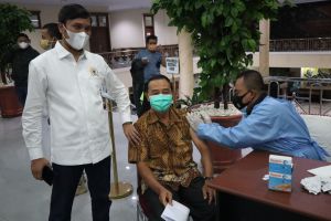 DPRD Provinsi Jambi Gelar Vaksinasi Massal, Edi Purwanto Usulkan Rekrutmen Vaksinator