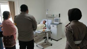 Kapolres Batanghari Besuk Bupati Merangin yang Kecelakaan di Batanghari, Begini Kondisinya