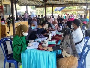Putus Rantai Covid-19, Warga Merlung Antusias Ikut Vaksinasi Merdeka