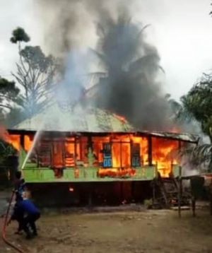 Rumah Warga di Rantau Panjang Hangus Terbakar