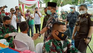 Mashuri Pantau Vaksinasi di Kejari Merangin Disaksikan Pangdam dan Danrem Secara Virtual