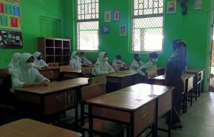 Kembali PTM, Siswa Lupa Bawa Kartu Vaksin