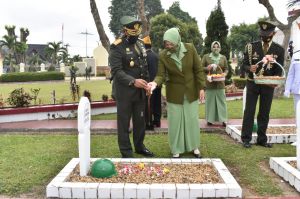 Sambut HUT TNI, Korem 042/Gapu Gelar Ziarah Nasional