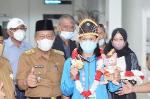 Wagub Jambi Sambut Atlet Peraih Emas PON Papua, Melisa ke Orang Tua Keluarkan Air Mata
