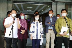 Mendagri Serahkan Keppres Tim Seleksi KPU-Bawaslu Terpilih, Berikut Nama-Namanya