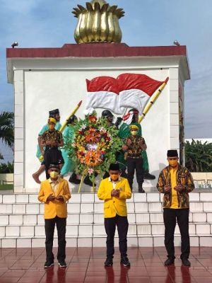 HUT ke-57, Golkar Kota Jambi Ziarah ke Makam Pahlawan dan Santuni Anak Yatim
