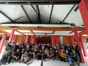 Muka Kusam Dihantam Asap dan Debu Truk Batubara