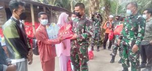 Warga Sumringah, Terima Bantuan Sembako TNI Kodim 0419 Peduli Covid-19