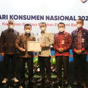 Dinilai Peduli Konsumen, Gubernur Jambi Terima Penghargaan dari Kemendag RI