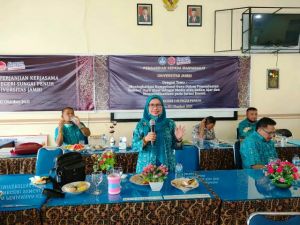 Pengabdian Masyarakat Guna Tingkatkan Kemampuan Guru Dalam Penulisan Artikel Ilmiah Berbasis PTK