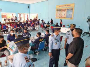 Ditresnarkoba Polda Jambi Bersama Kanwil Vaksinasi Warga Binaan