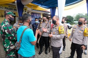 Terima Tali Asih, Temenggung SAD Serahkan 5 Pucuk Kecepek ke Kapolda Jambi