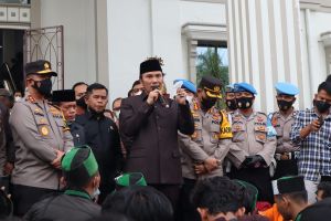 Temui Mahasiswa Demo Angkutan Batubara, Ketua DPRD Provinsi Jambi : Kami Komit Menyelesaikan