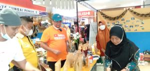 IW Borong Produk UP2K Kabupaten Tebo di Stand BumDes Expo
