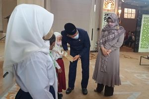 Fasha Berikan Seluruh Gajinya Untuk Bantuan Pendidikan Siswa Tidak Mampu Di Kota Jambi