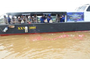 Ditpolairud Polda Jambi Tabur Bunga di Sepanjang Aliran Sungai Batanghari