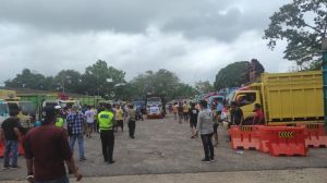 Mau Demo ke Kantor Gubernur, Sopir Truk Sempat Tertahan di Terminal Alam Barajo