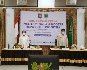 Ajak Dialog Kepala Daerah di Sumbar, Mendagri Cari Solusi Hambatan Vaksinasi