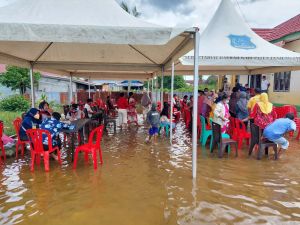 Banjir Rob Tak Surutkan Niat 736 Warga Tungkal Harapan Suntik Vaksin
