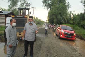 Bupati Tinjau Langsung Perbaikan Jalan  Rusak di Desa Pembengis, Permudah akses Masyarakat 
