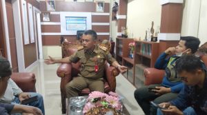 Demo ke Diknas, Kadis  Kesal Aksi Bawa Anak Sekaloh