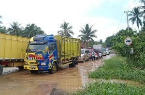 Hujan Deras, Kawasan Simpang Empat Pertamina Digenang Air