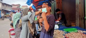 Rangkaian HPN, Insan Pers Tanjab Barat Bagikan 1.000 Masker Gratis ke Warga