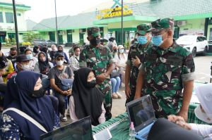 TNI Gelar Vaksinasi Booster Di Rumkit DR Bratanata