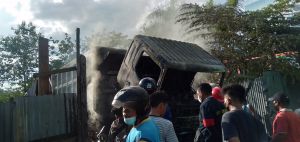 Tiga Unit Kendaraan di Bengkel Simpang Rimbo Sebelah Kampoeng Radja Hangus Terbakar
