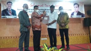 Peringati HUT ke-5, SMSI juga Serahkan SK ke Ketua Dewan Pembina SAH